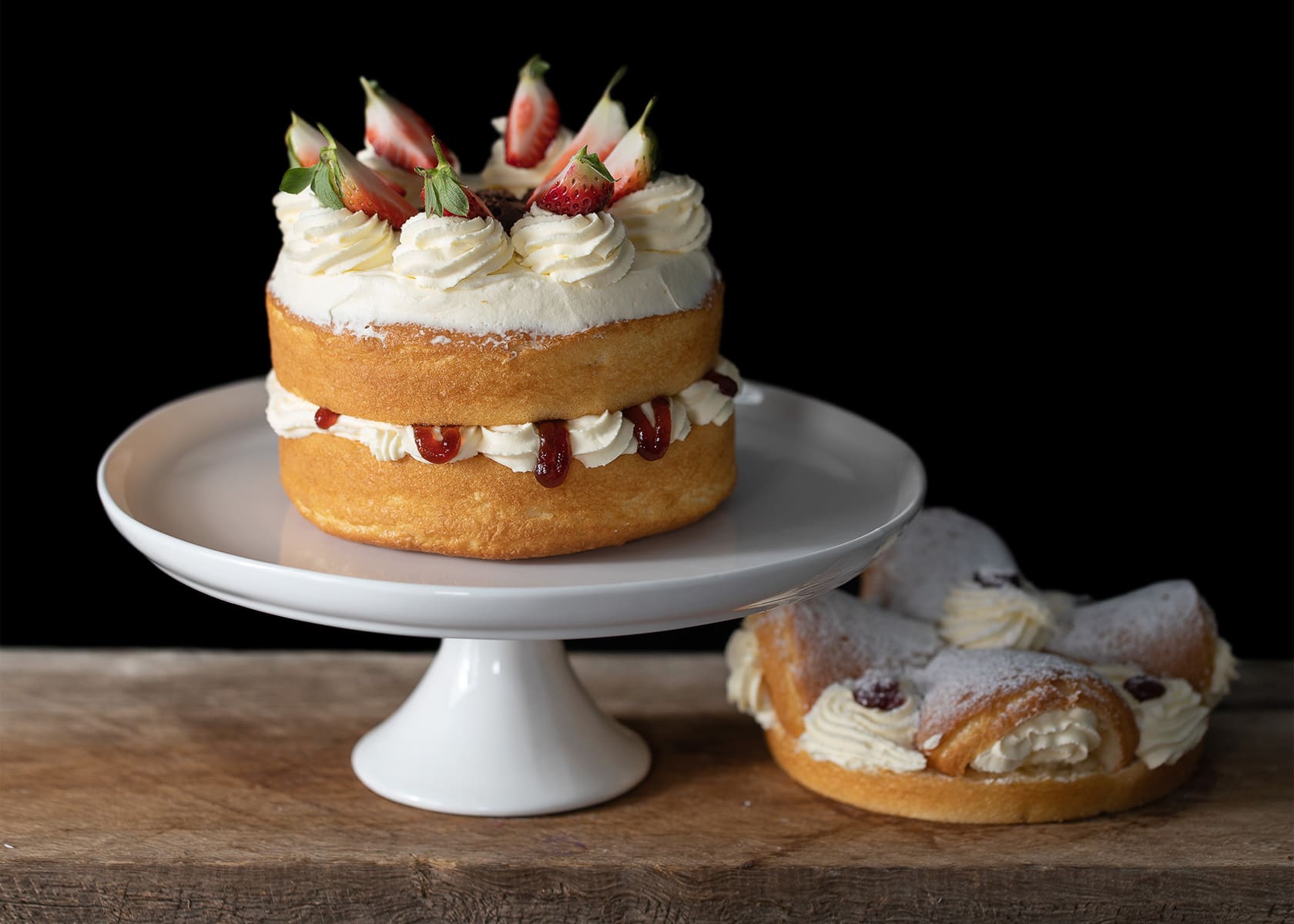 Strawberry & Cream Sponge Cake